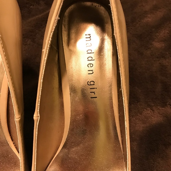 Cream Heels - Picture 3 of 6